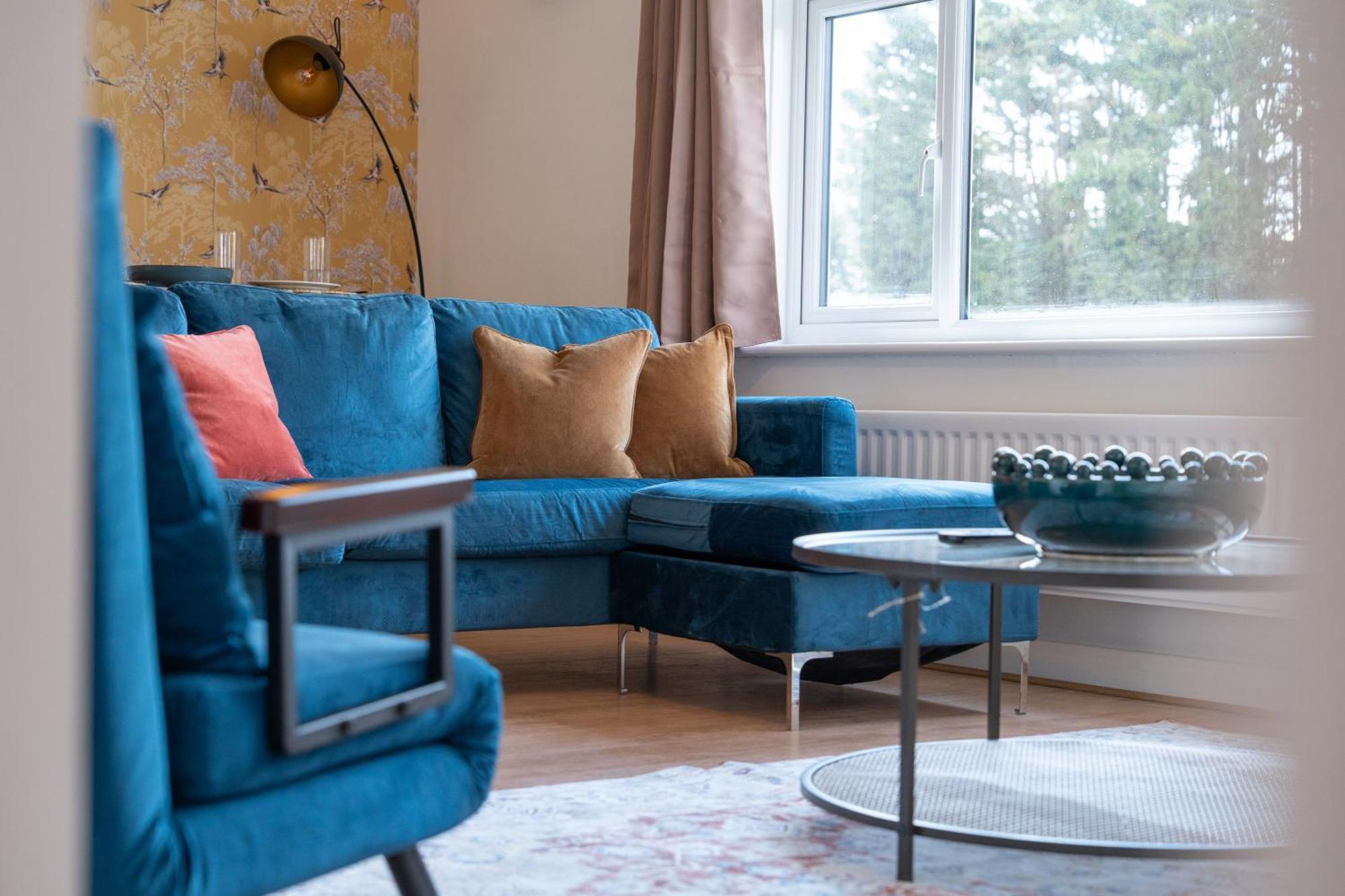 Stylish 4 Bedroom Spacious Retreat With Parking - Sleeps 10 - Families & Contractors Canterbury Exterior photo