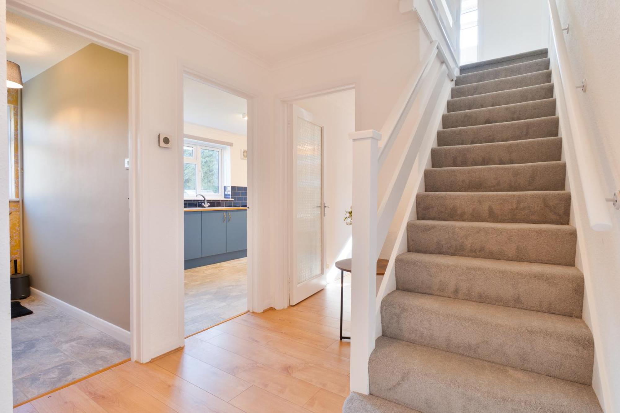 Stylish 4 Bedroom Spacious Retreat With Parking - Sleeps 10 - Families & Contractors Canterbury Exterior photo